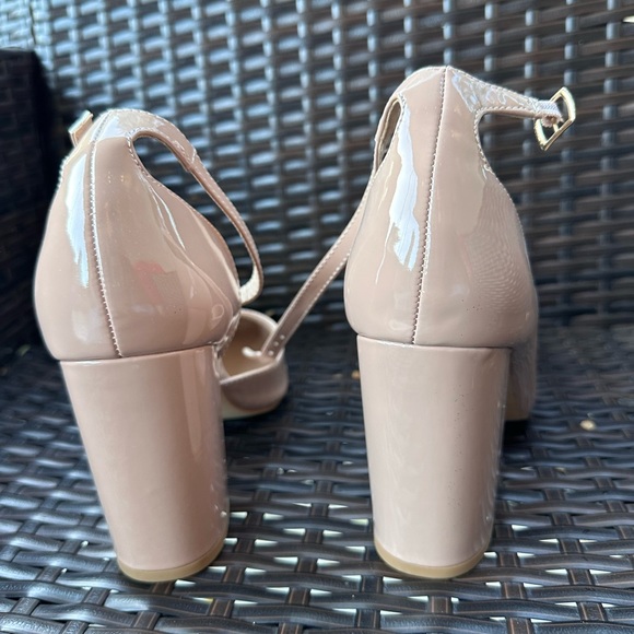 Heels - Picture 5 of 6